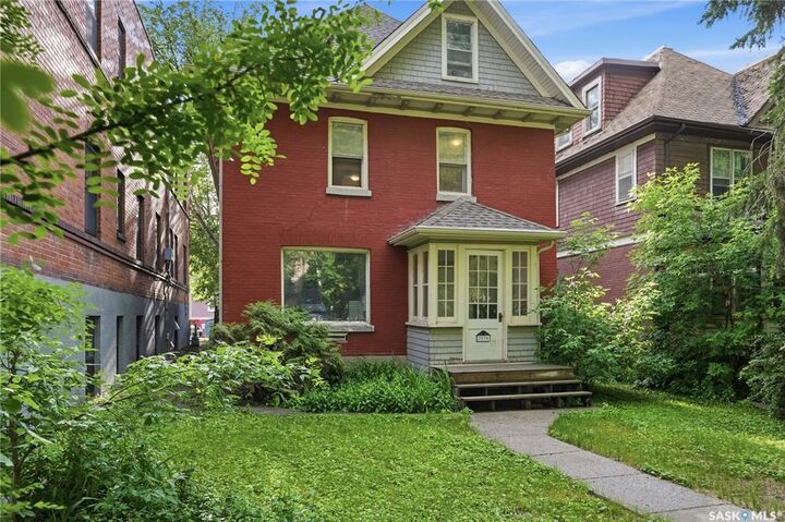 Property Photo:  2070 Garnet Street  SK S4T 2Z6 