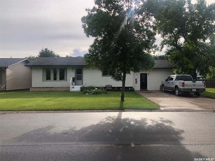 Property Photo:  615 Mary Street  SK S0A 0L0 