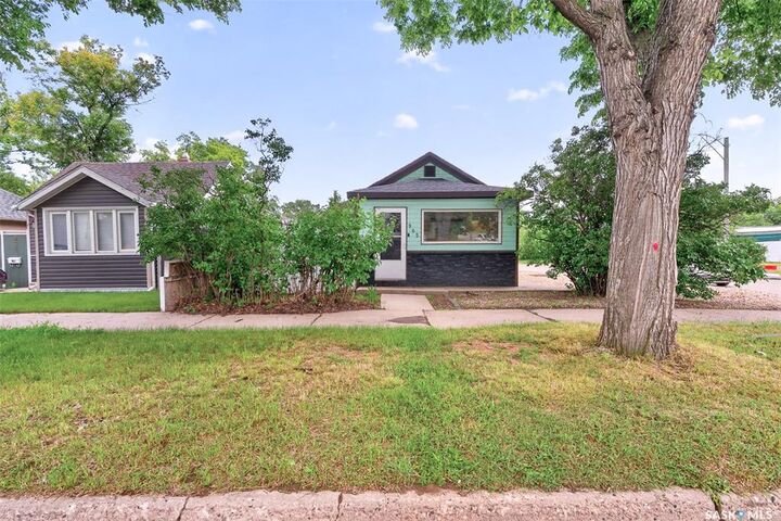 965 Stadacona Street W — photo 1