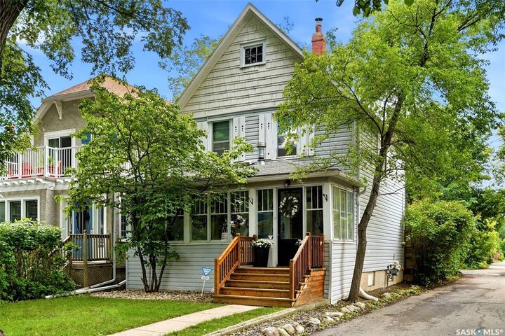 Property Photo:  2022 Montague Street  SK S4T 3J7 