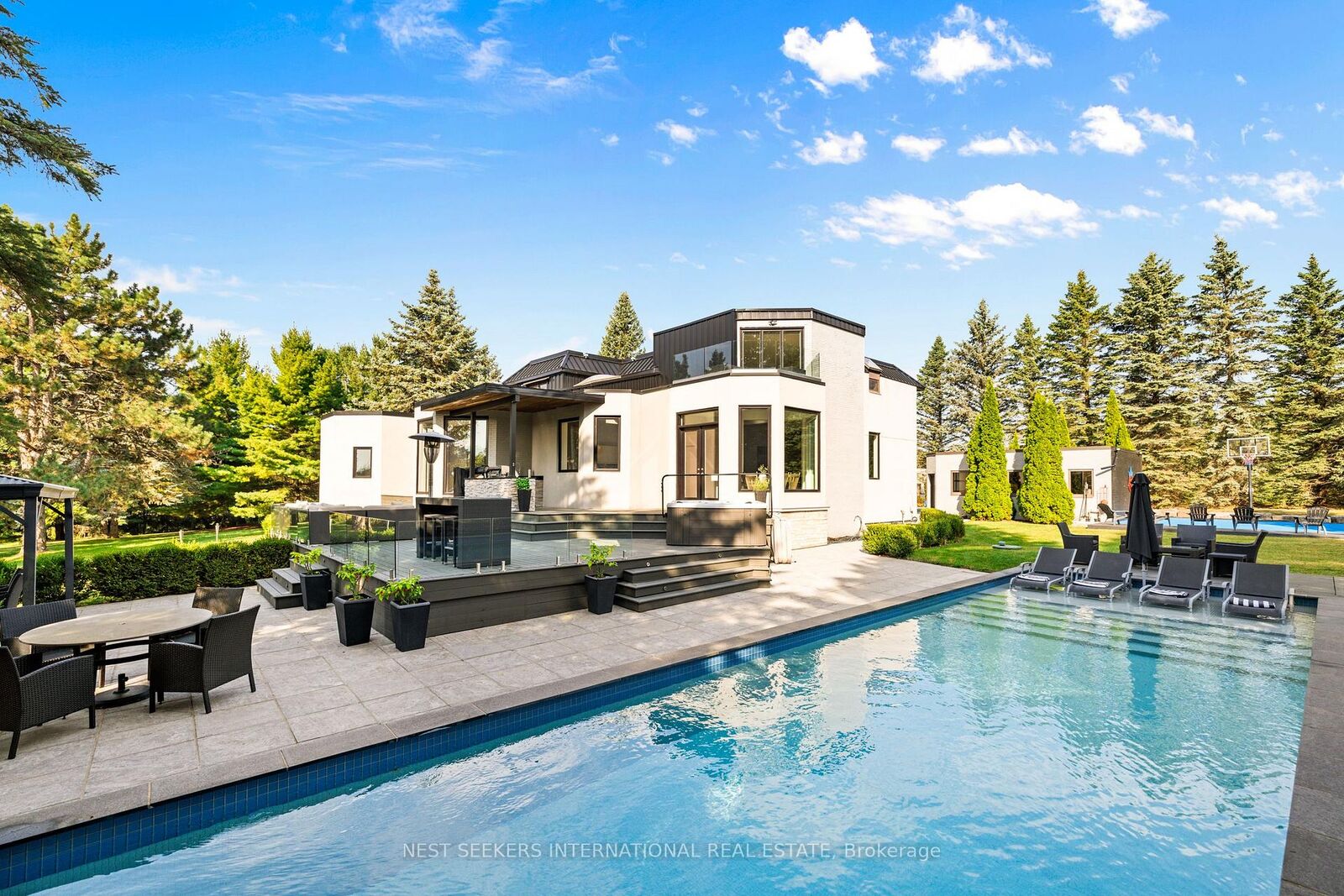 Property Photo: 31 Winter Road ON L7B 1E3