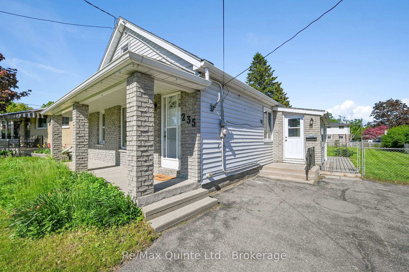 Property Photo:  235 Byron Street  ON K8V 2Z2 