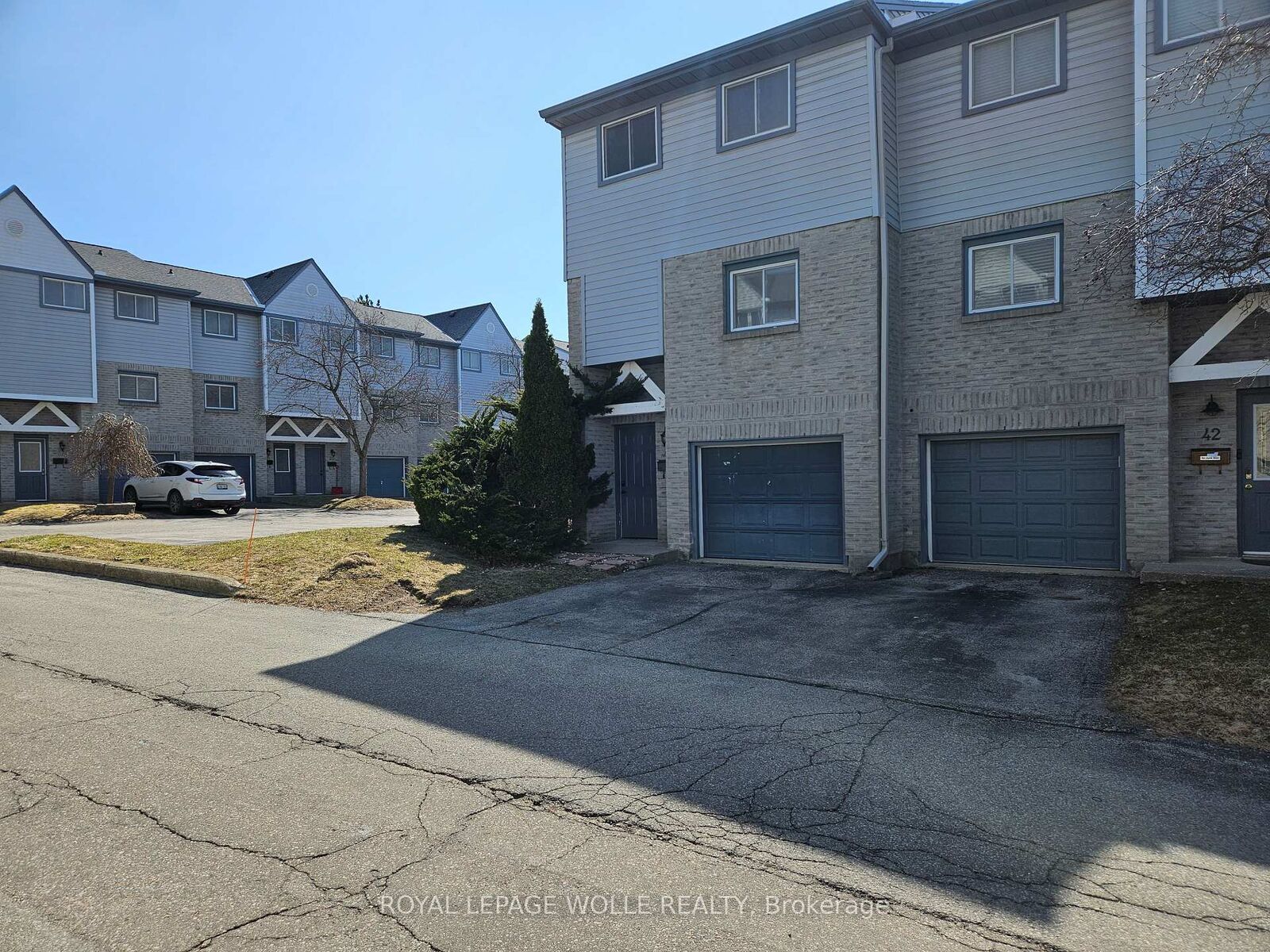 Property Photo:  589 Beechwood Drive 43  ON N2T 2K9 