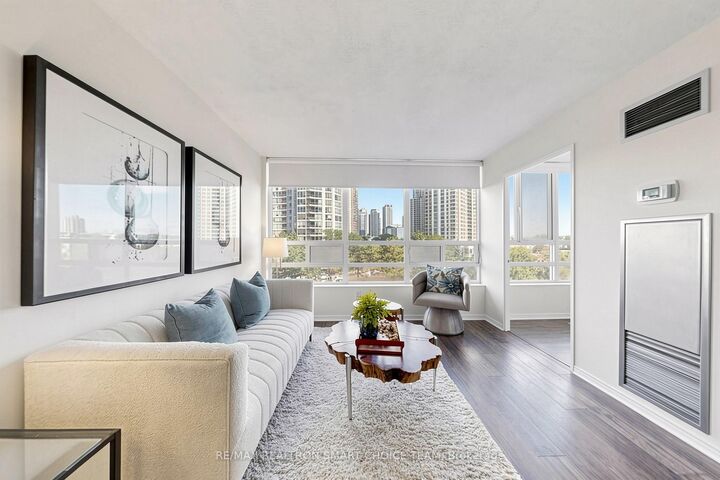Photo de la propriété:  50 Kingsbridge Garden Circle 504  ON L5R 1Y2 
