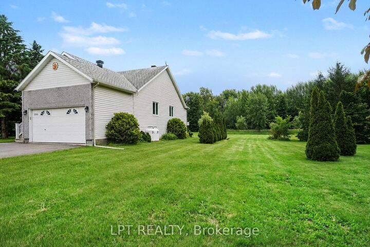 Photo de la propriété:  3898 Etienne Road  ON K0A 3E0 