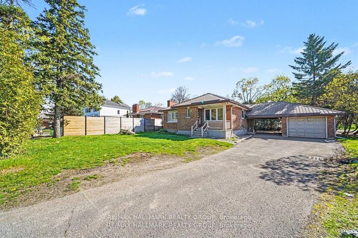Property Photo: 1299 Evans Boulevard ON K1H 7T8