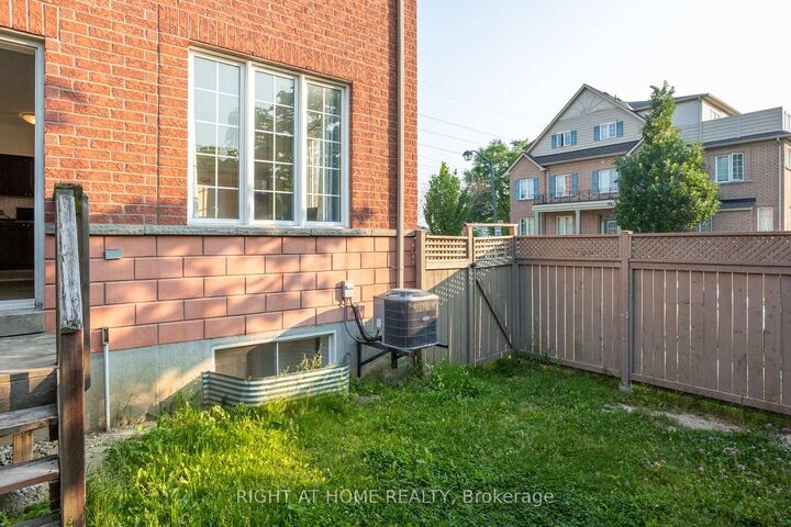 Property Photo: 3 Herzberg Gardens ON M3J 3P5