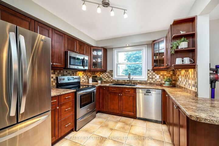 Property Photo:  5878 Montevideo Road 33  ON L5N 2V5 
