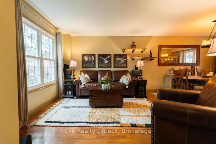 Photo de la propriété:  84 Hillhurst Crescent  ON L1E 2A3 