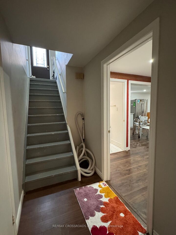Property Photo:  14 Romano Crescent Lower  ON L4L 7N1 