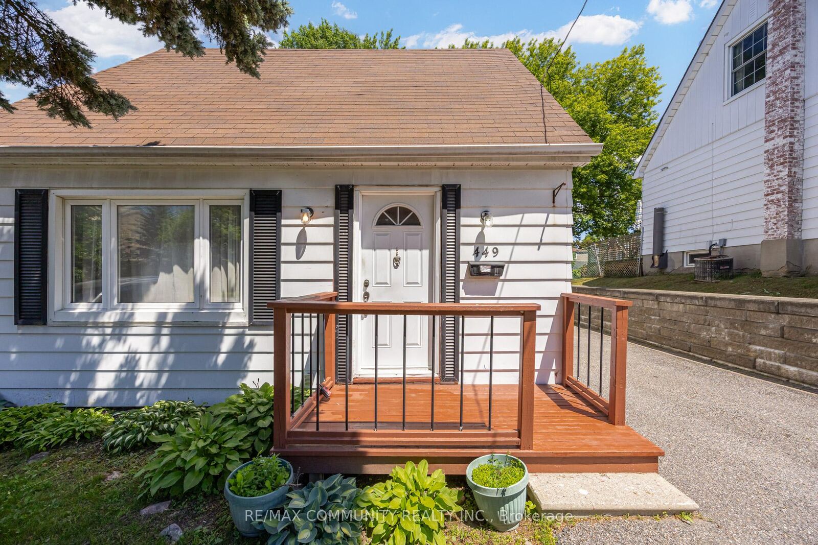 Photo de la propriété:  449 Ritson Road N  ON L1G 5P9 
