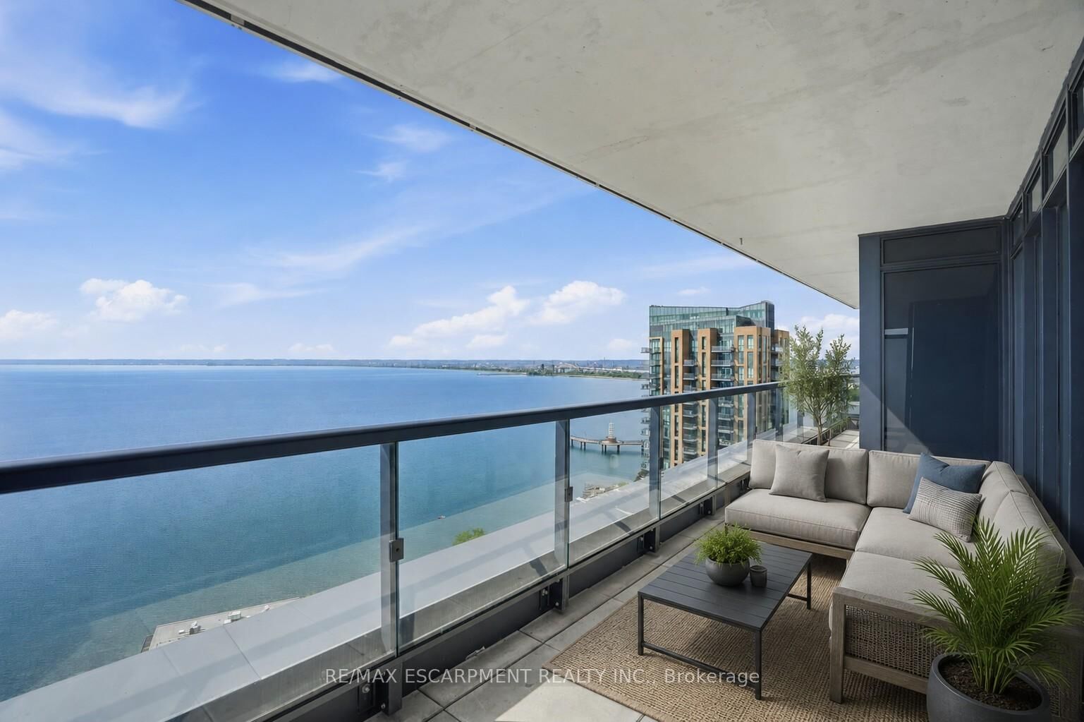 Property Photo: 370 Martha Street 2104 ON L7R 0G9