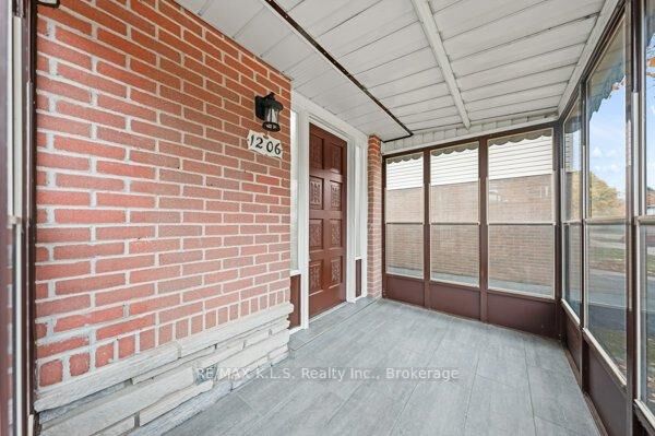 Property Photo: 1206 Valentine Drive ON N3H 2N8