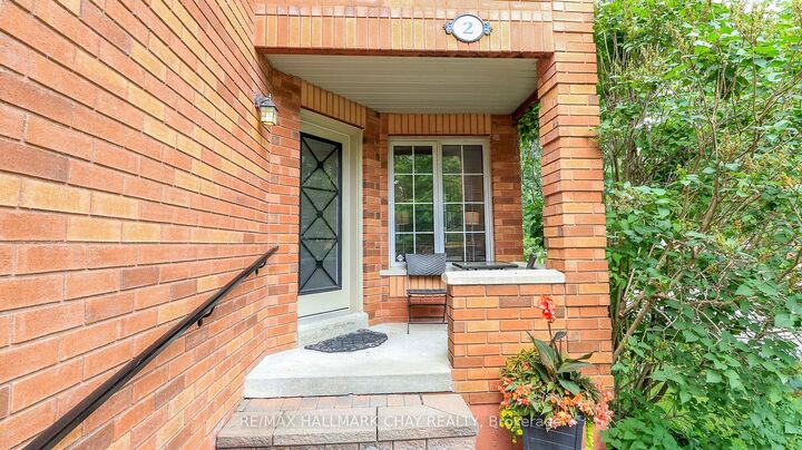 Property Photo:  2 Kelly Place  ON L4N 8N2 