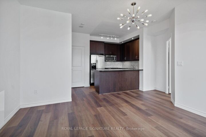 Property Photo:  628 Fleet Street 534  ON M5V 1A8 