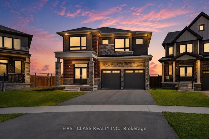 15 Abbey Crescent — photo 1