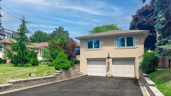 Property Photo:  24 Burleigh Heights Drive  ON M2K 1Y7 