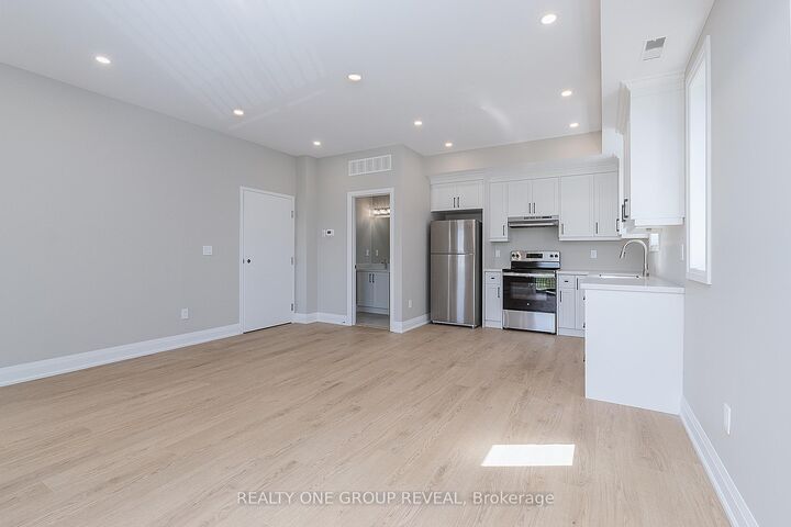 Property Photo:  223 Grenfell Street Unit 3  ON L1J 4W3 