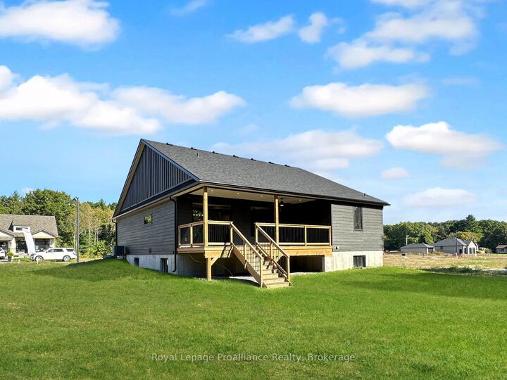 Property Photo:  37 Deerview Drive  ON K8V 5P4 