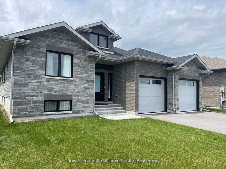 43 Cattail Crescent — photo 1