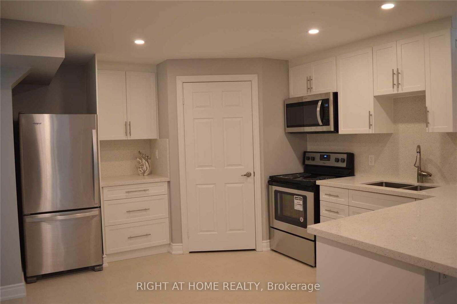 Property Photo:  5332 Floral Hill Crescent Basement  ON L5V 1V2 