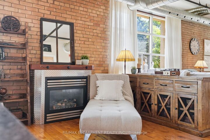 Property Photo: 36 Margaret Street 21 ON L8P 4C8