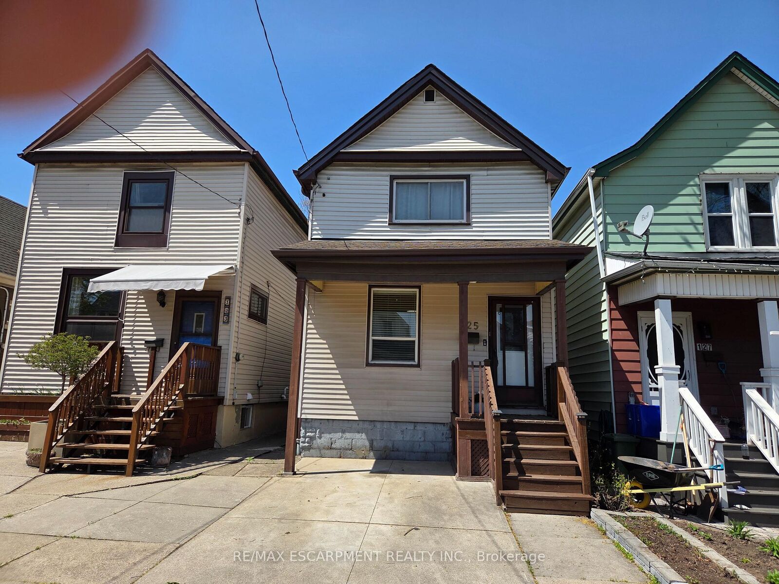 Property Photo: 125 Cavell Avenue ON L8L 7E6