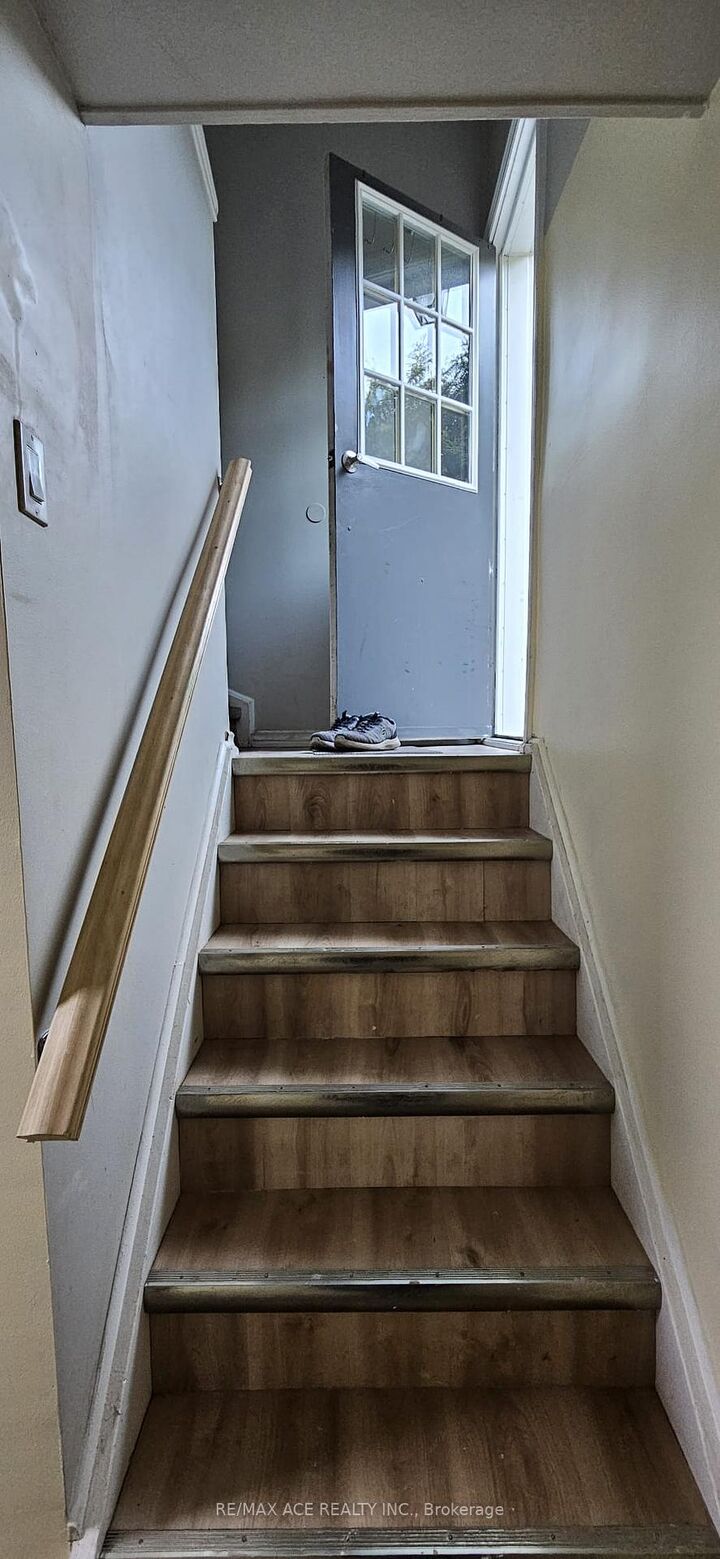 Property Photo:  2 Botany Hill Road Bsmt  ON M1G 3K2 