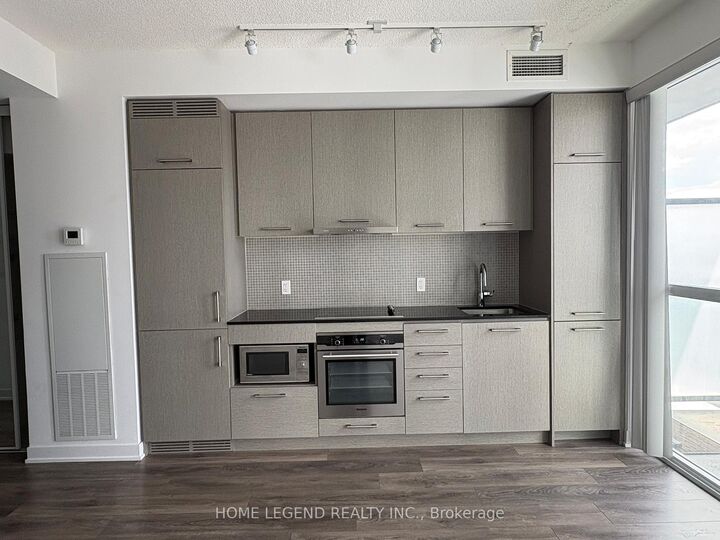 Property Photo:  87 Peter Street 3009  ON M5V 0P1 