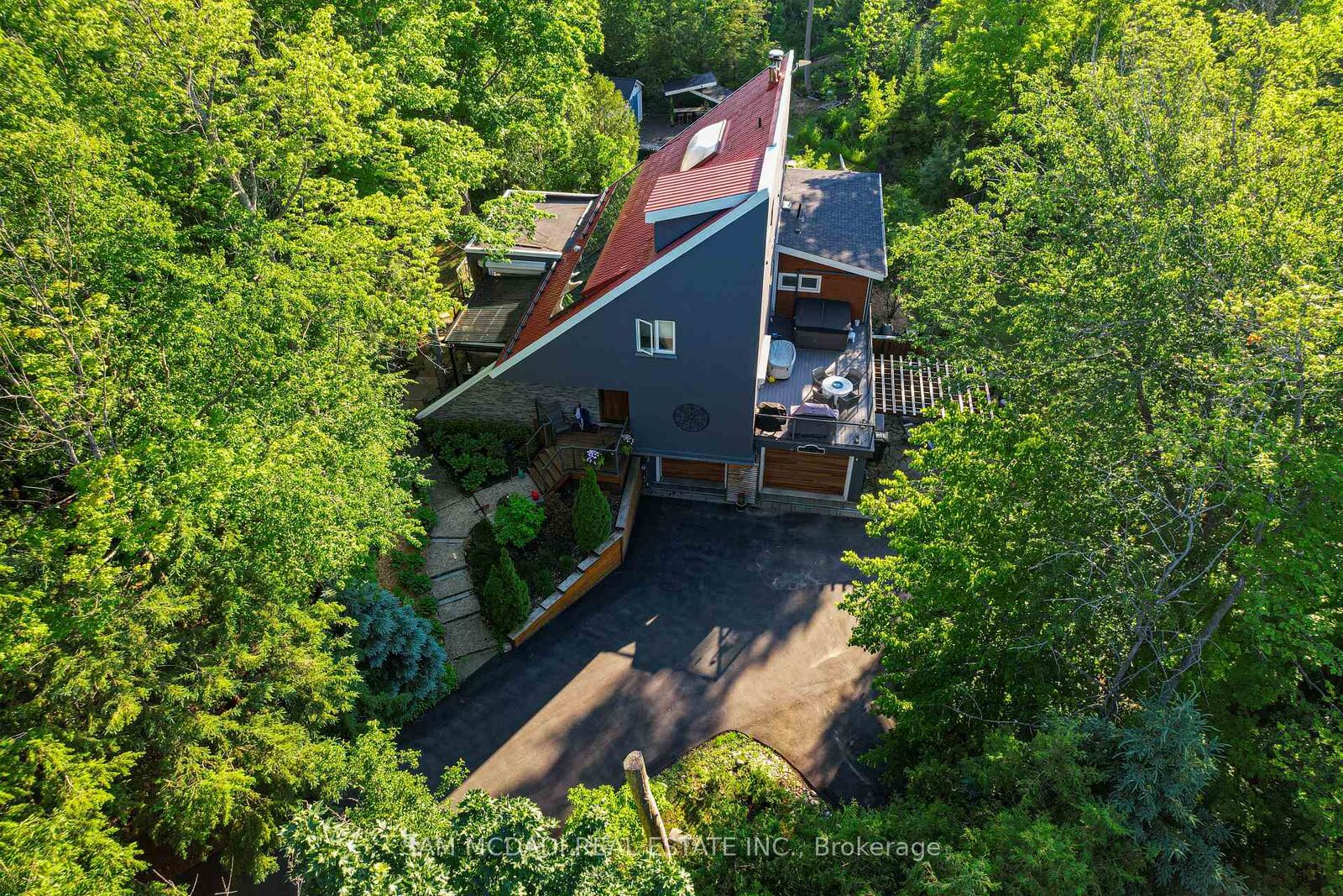 Property Photo: 2814 Forks Of The Credit Road ON L7K 2H5