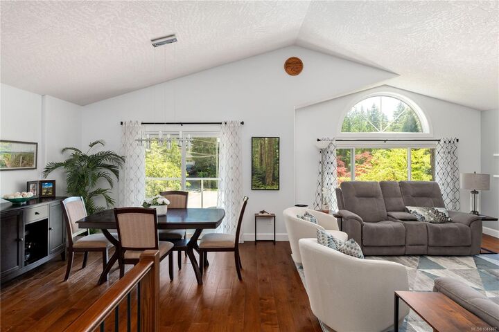 Property Photo: 222 Ashley Pl BC V9B 5V5