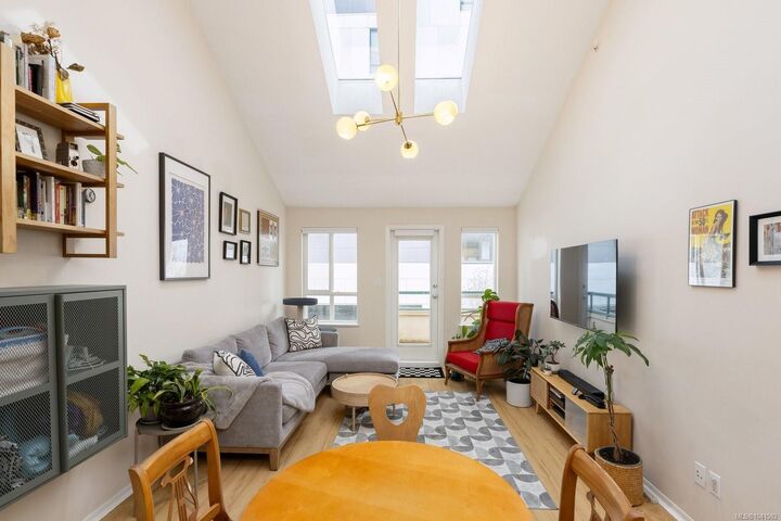 Property Photo: 1015 Johnson St #402 BC V8V 3N6
