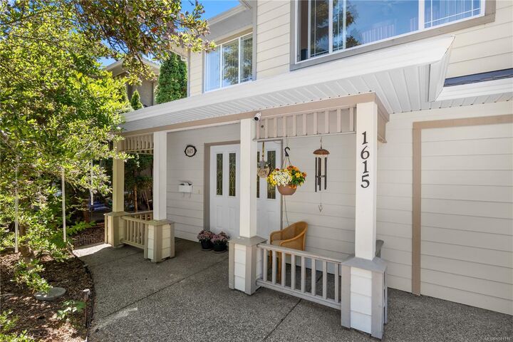 Property Photo:  1615 Agnew Ave  BC V8N 6K6 