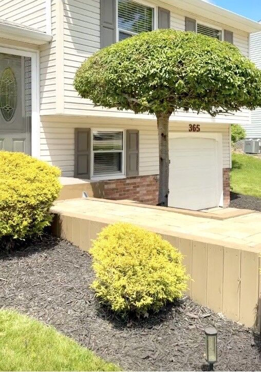Property Photo:  365 Fruitwood Dr  PA 15102 