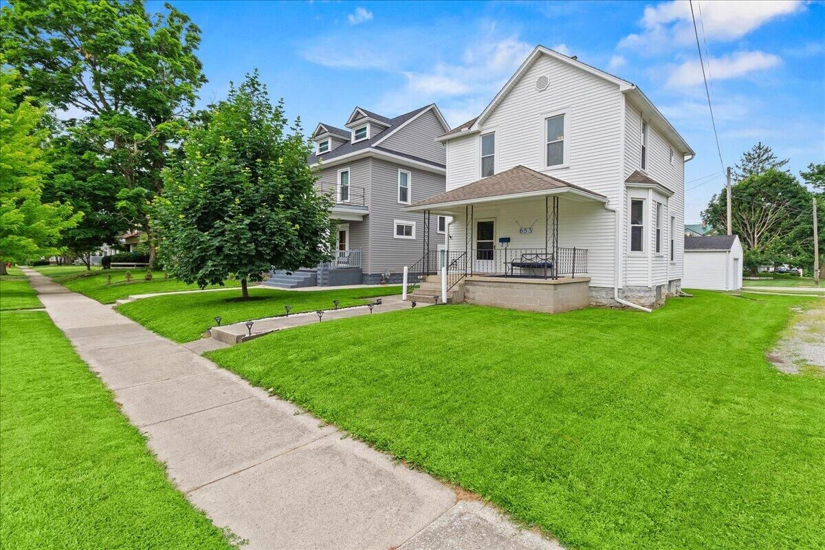 Property Photo:  653 N Main Street  OH 43311 