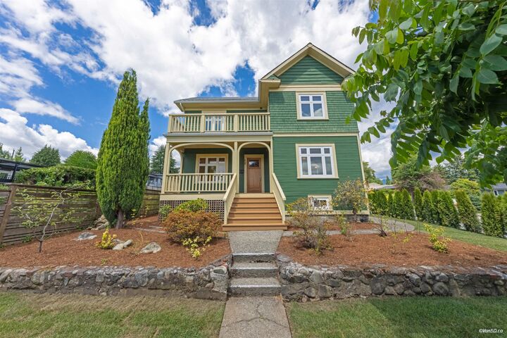 Property Photo: 848 E 6th Street BC V7L 1R7