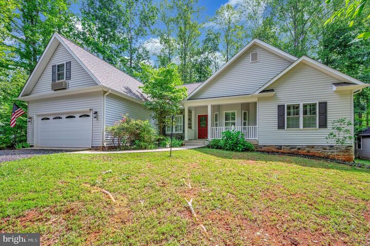 Property Photo:  106 Cloverhill Court  VA 22508 