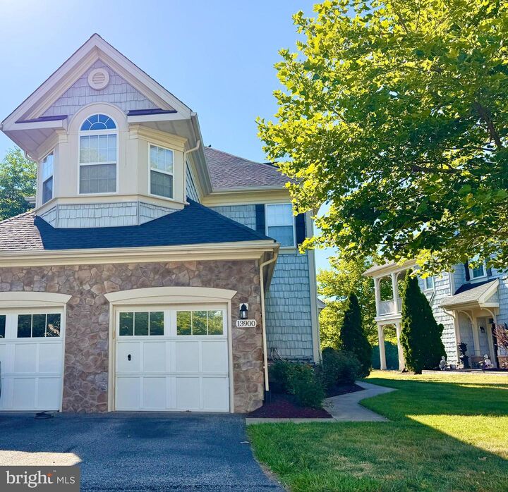 Property Photo:  13900 Greendale Drive 38  VA 22191 