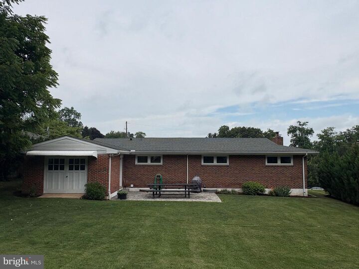 Property Photo:  103 Oak Knoll Road  PA 17070 
