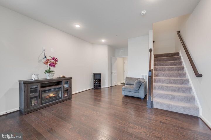 Property Photo:  24592 Rosebay Terrace  VA 20105 
