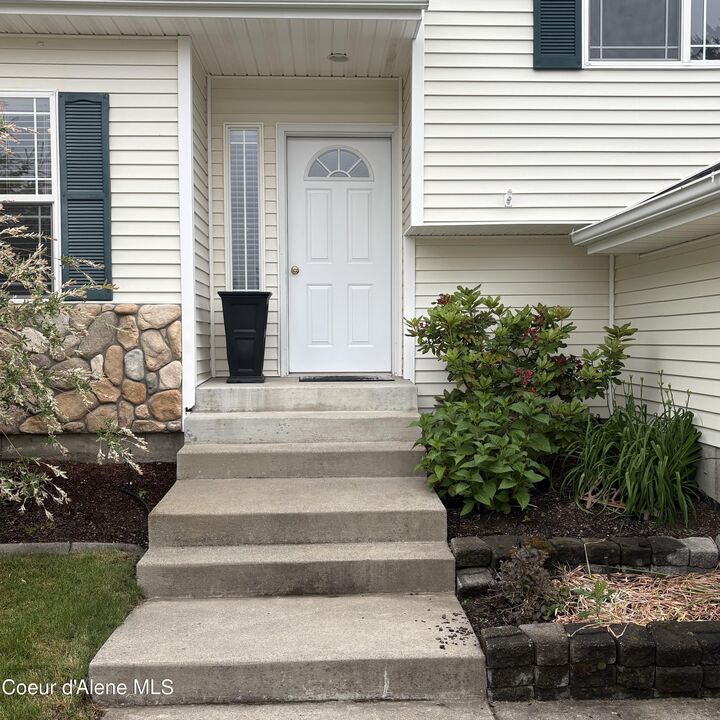 Property Photo:  9053 N Drawbridge Ct  ID 83835 