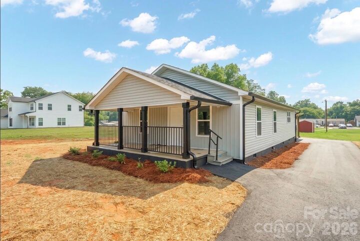 Property Photo:  1810 E Greenbriar Road  NC 28677 