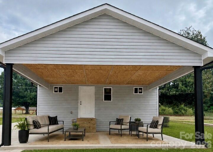 Property Photo:  1810 E Greenbriar Road  NC 28677 