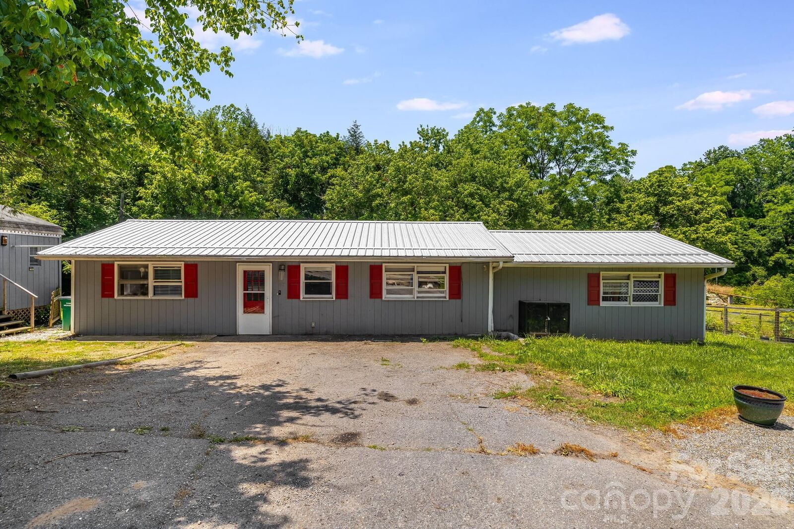 Property Photo:  67 Banks Town Road  NC 28787 