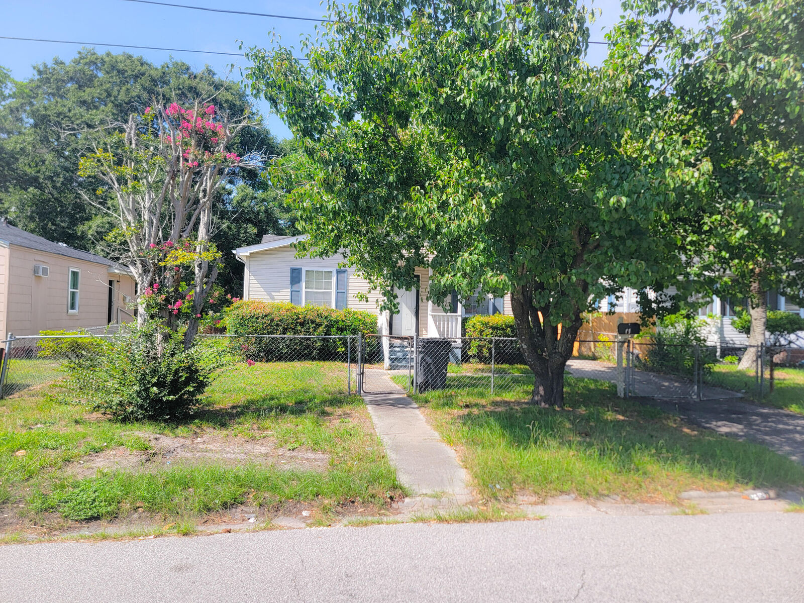 Property Photo:  2213 Suffolk Street  SC 29405 