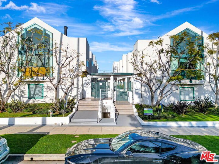 Property Photo: 811 21st St CA 90403