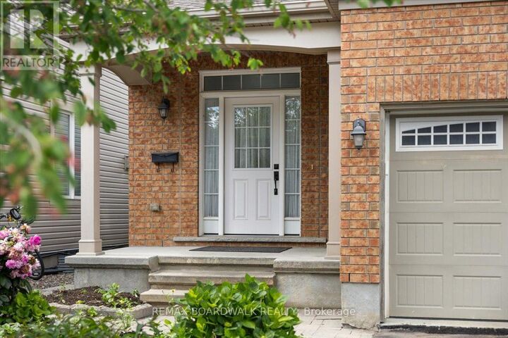 Property Photo:  336 Gallantry Way  ON K2S 0R1 