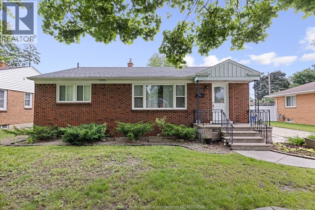 Property Photo:  3162 Avondale  ON N9E 1X3 