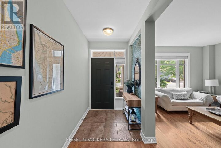 Property Photo: 564 Erinwoods Circle ON K2J 5M8