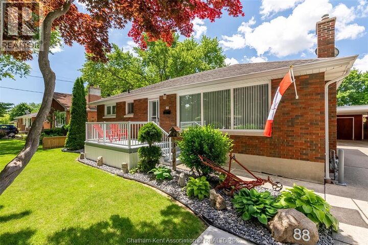 Property Photo:  88 Dunvegan Drive  ON N7M 5A2 